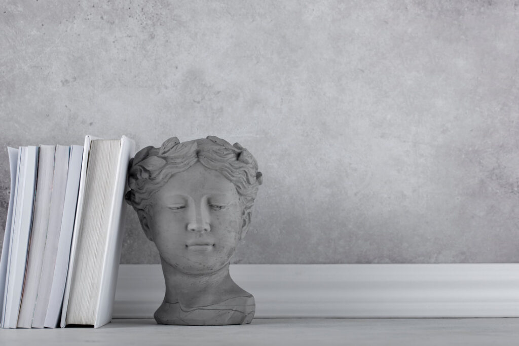 bela-escultura-de-figura-romana_orig